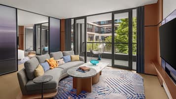 Suite, 1 kingsize bed, balkon, uitzicht op tuin | Een strijkplank/strijkijzer