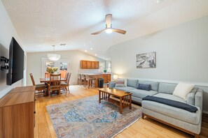 TV - Charming Home with Private Yard and Patio (Nampa)