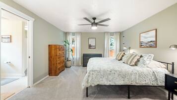 4 bedrooms, iron/ironing board, WiFi, bed sheets