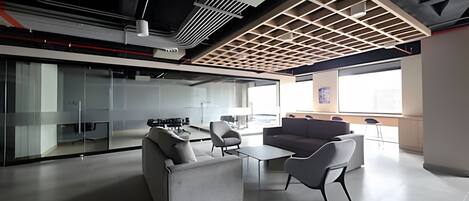 المنشأة من الداخل