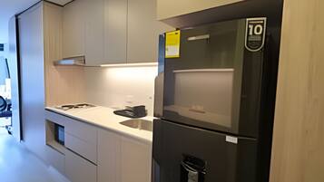 Apartment | Private kitchen | Microwave, cookware/dishes/utensils