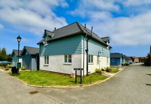 Exterior - Old and New England Cottages -  a cottage that sleeps 16 guests  in 6 bedrooms (Filey)