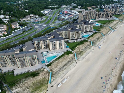 Oceanfront, 2026 Full Custom Built Luxury Condo, 2 bedrooms, sleeps 8