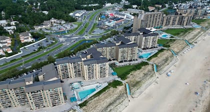 Oceanfront, 2026 Full Custom Built Luxury Condo, 2 bedrooms, sleeps 8