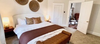 3 bedroom, Sleeps 7,  bungalow in Plant City, pet friendly, close to Hard Rock