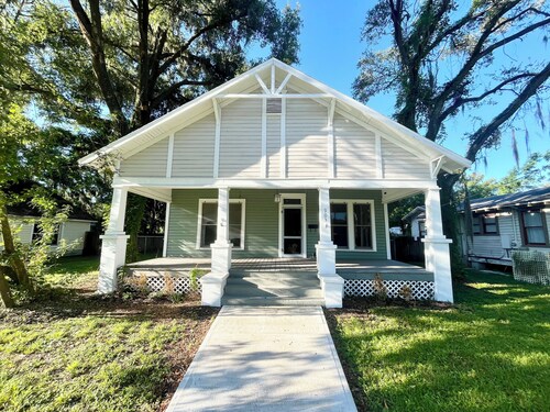 3 bedroom, Sleeps 7, bungalow in Plant City, pet friendly, close to Hard Rock