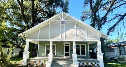 3 bedroom, Sleeps 7, bungalow in Plant City, pet friendly, close to Hard Rock