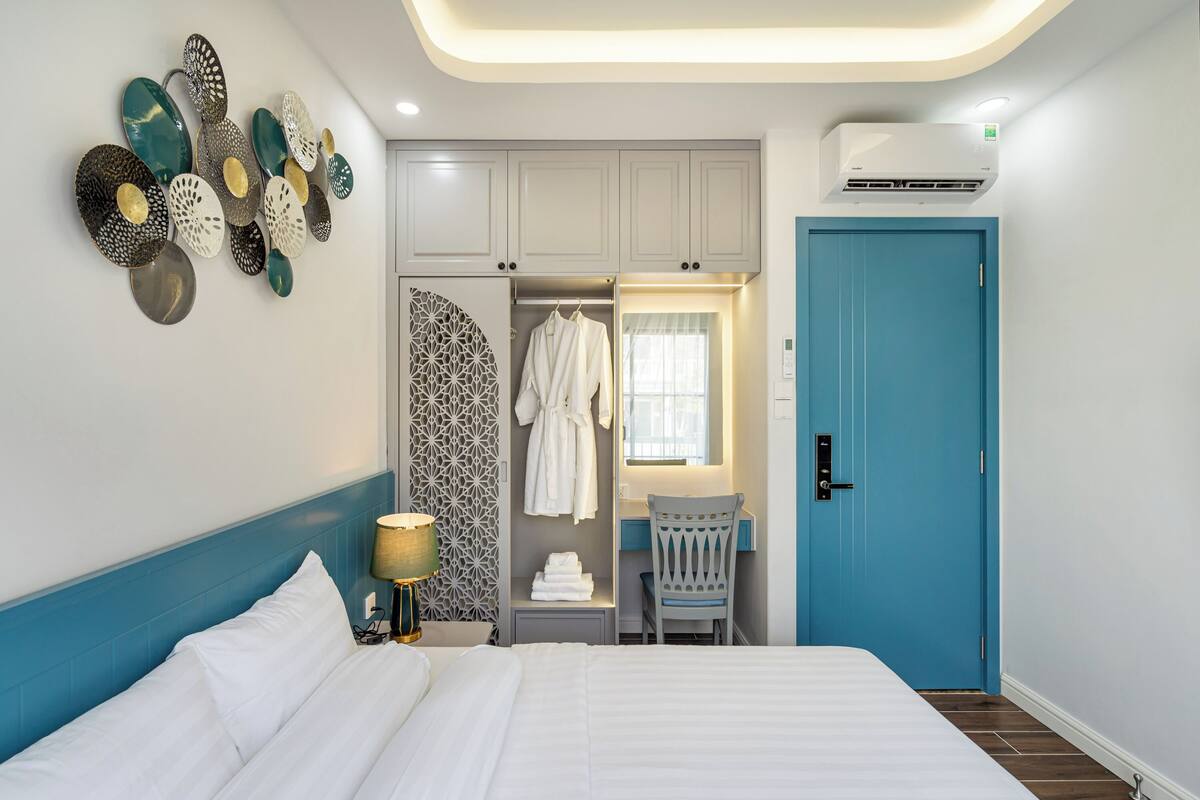 Desk, free WiFi, bed sheets