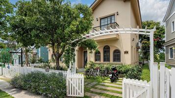 Panoramic Villa, Courtyard View | Property grounds