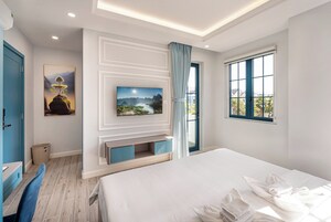 Premier Villa | Desk, free WiFi, bed sheets