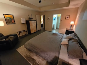 2 bedrooms, desk, iron/ironing board, free WiFi