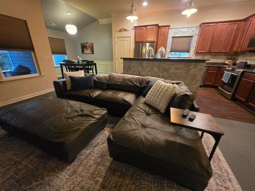 Peaceful 2-bedroom house with office in charming Dallas
