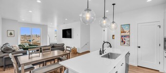 Wasatch Mountain Retreat. Your Ultimate Mountain Gateway in Mountain Green, Utah