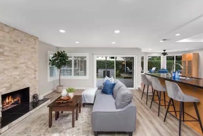 Beautiful Spacious Vacation house close to Beaches & Disneyland
