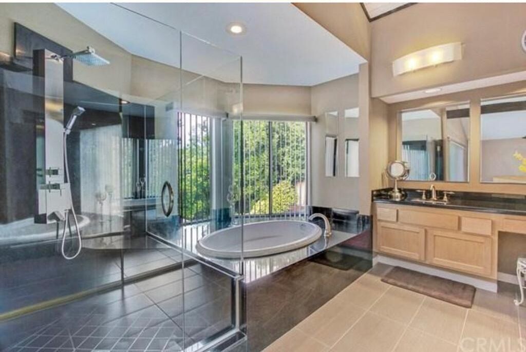 Towels, soap, shampoo, toilet paper