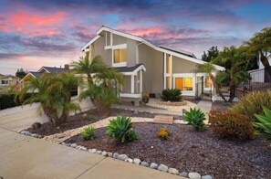 Exterior - Beautiful Spacious Vacation house close to Beaches & Disneyland (Laguna Hills)