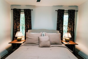 2 chambres, fer et planche à repasser, Wi-Fi, draps fournis