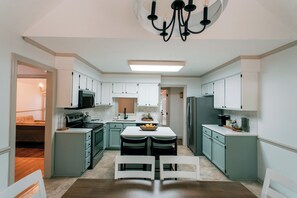 Micro-ondes, four, plaque de cuisson, lave-vaisselle