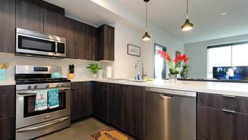 Fridge, microwave, oven, stovetop