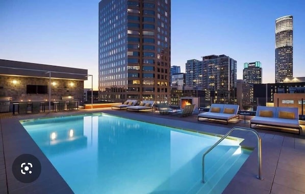 Pool - Central 2BR Getaway Balcony & Rooftop Pool Access (Los Angeles)