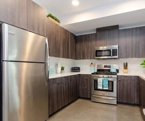 Unclassified image, 3 of 23, button - Chic Urban 2BR Getaway with Rooftop Pool Access (Los Angeles)
