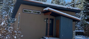 Charming new build 1-bedroom casita in Mora, perfect for relaxing by the river.