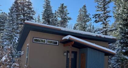 Charming new build 1-bedroom casita in Mora, perfect for relaxing by the river.