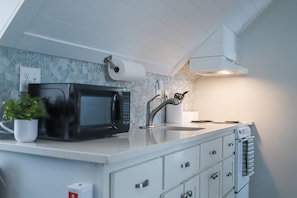 Microwave, oven, stovetop - 20 minutes to Nashville! Boats welcome! Gorgeous private loft apt with boat dock (Hendersonville)