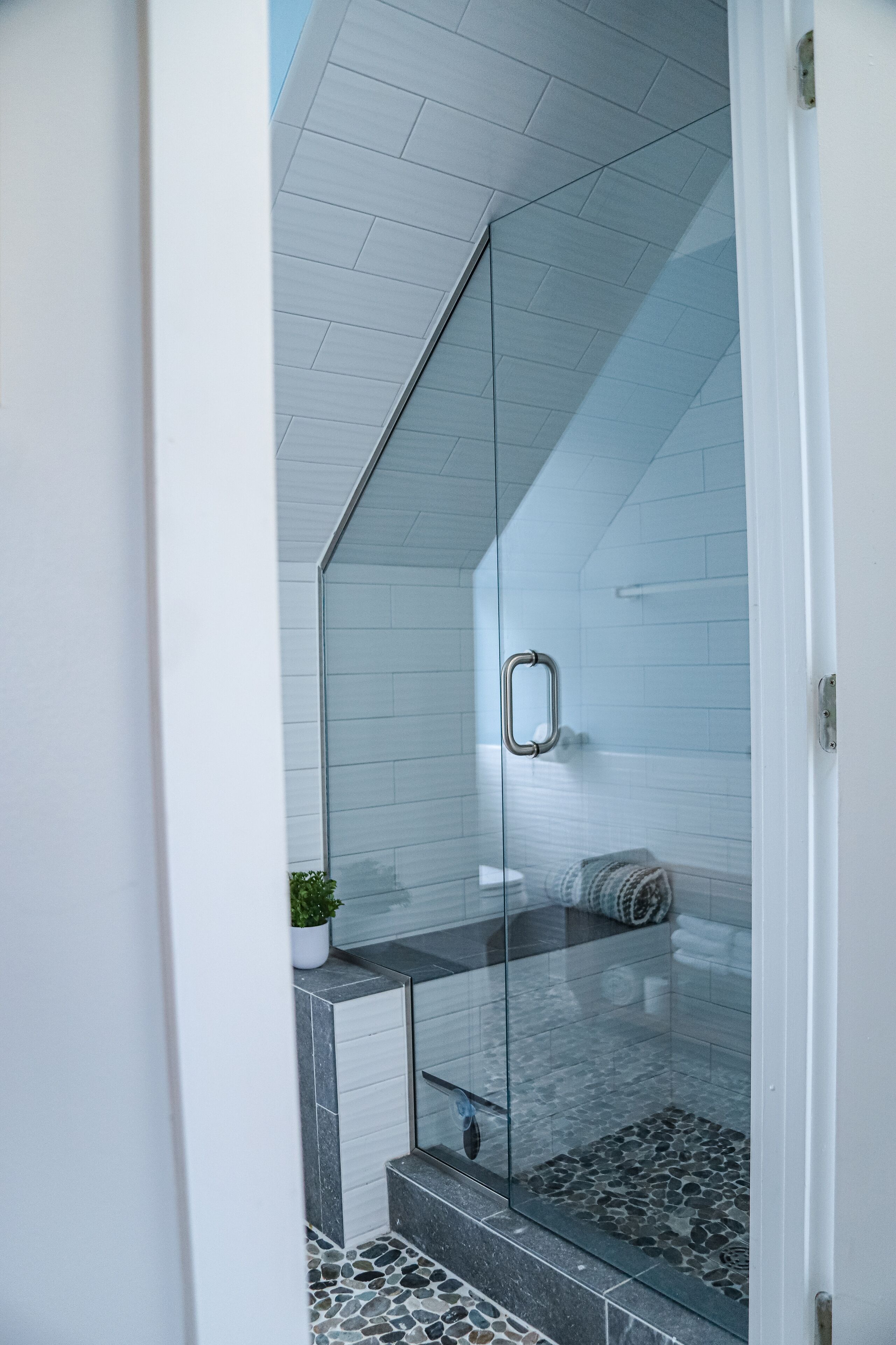 淋浴设施、吹风机、毛巾、肥皂