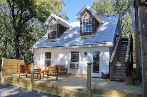 20 minutes to Nashville! Boats welcome! Gorgeous private loft apt with boat dock