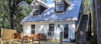 20 minutes to Nashville! Boats welcome! Gorgeous private loft apt with boat dock