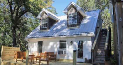 20 minutes to Nashville! Boats welcome! Gorgeous private loft apt with boat dock