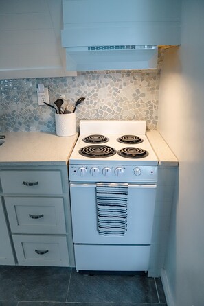 Micro-ondes, four, plaque de cuisson