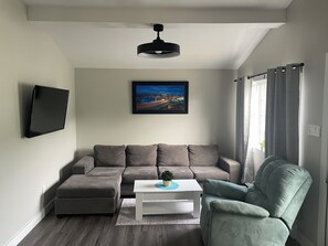 TV - Your perfect getaway: stunning views, prime location, 5-Star Amenities (St. John's)