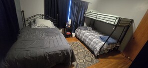5 bedrooms, iron/ironing board, WiFi, bed sheets - Charming Stillwater home in quiet (Stillwater)