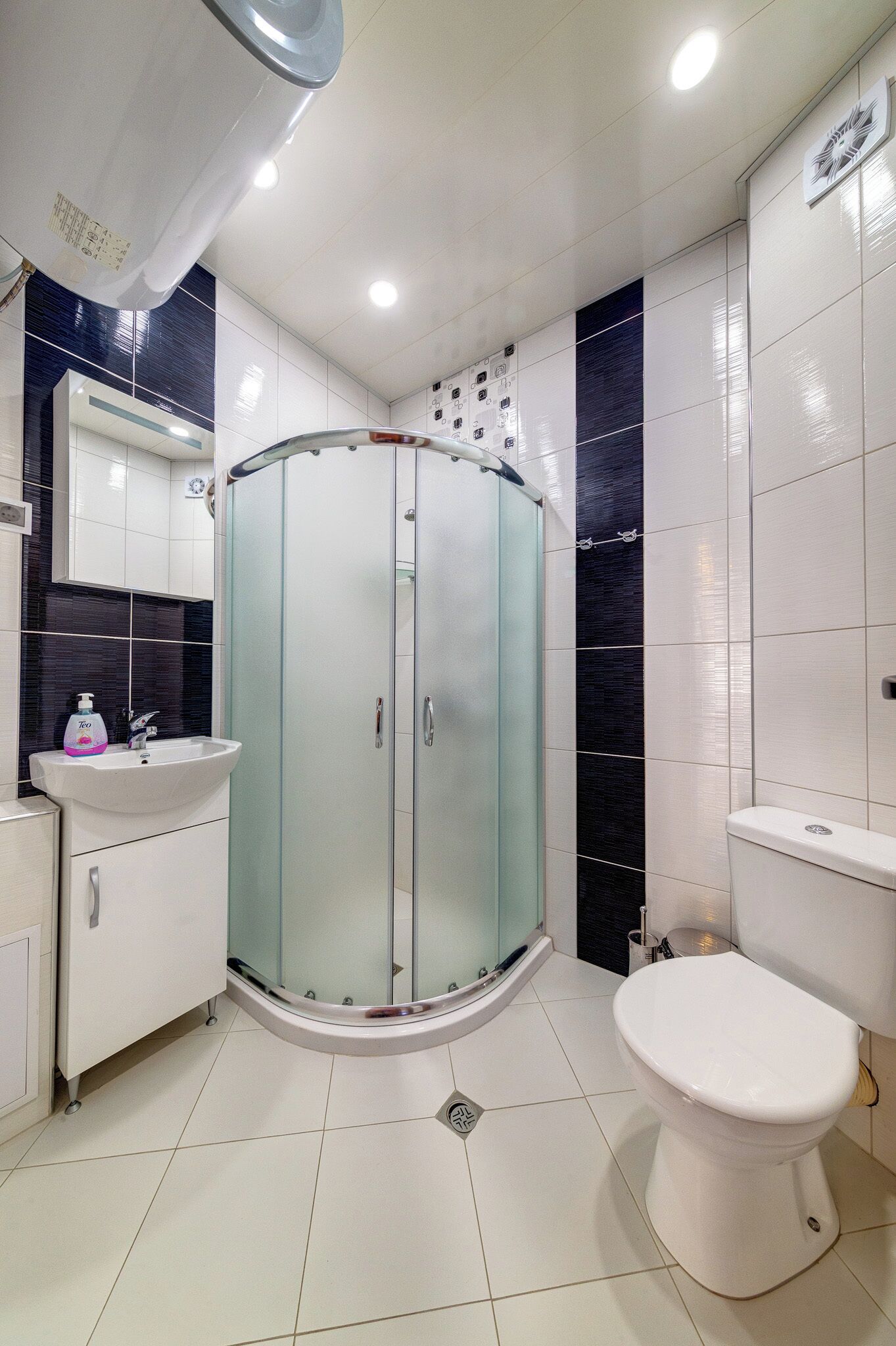 Shower, free toiletries, hair dryer, slippers