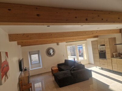 Quiet character house large group, near historic town and freeway