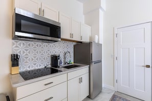Fridge, microwave, stovetop, coffee/tea maker
