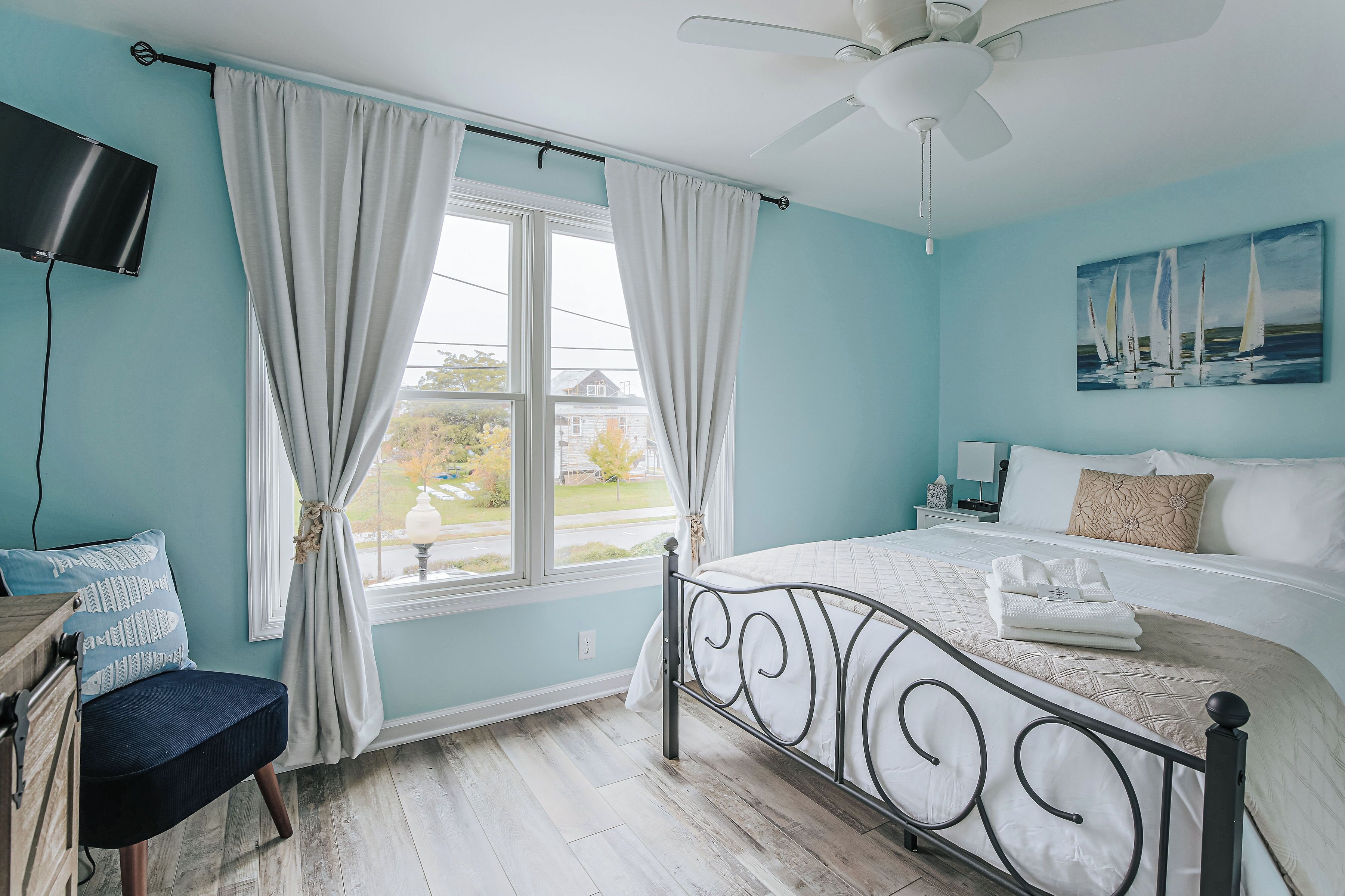 2 bedrooms, iron/ironing board, WiFi, bed sheets