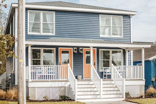 NEW! Family Friendly-Outdoor Shower-Fire Pit-Grill, Walk 2 Beach & Central Park!