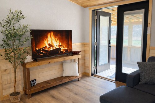 Cove Sweet Cove - 3BR + 2BR Near the Caverns!