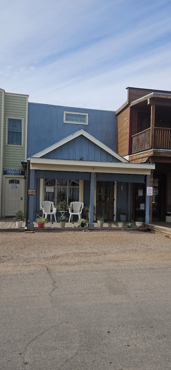 Exterior - Wyatt's Hotel (Tombstone)