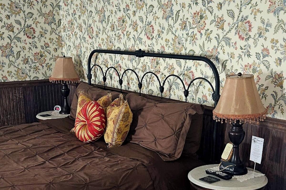 Quarto básico | Ferros/tábuas de passar roupa, Wi-Fi de cortesia