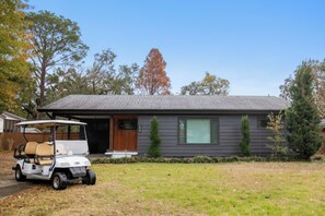 Exterior - Blue Pelican includes GOLF CART! 3/BR 2/BA near downtown & beach! (Ocean Springs)