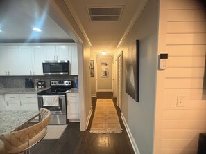 Private kitchen - Serene 4-bedroom house perfect for relaxing stays in Decatur near Atl downtown (Decatur)