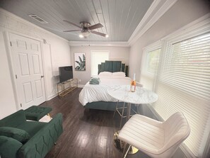 5 bedrooms, iron/ironing board, WiFi, bed sheets - Serene 4-bedroom house perfect for relaxing stays in Decatur near Atl downtown (Decatur)