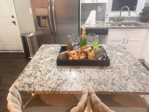 Private kitchen - Serene 4-bedroom house perfect for relaxing stays in Decatur near Atl downtown (Decatur)
