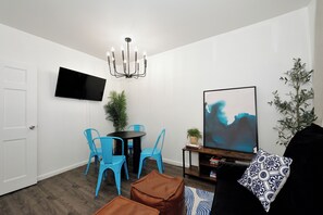 Living area - Modern 3BR Stay in Midtown West (New York)