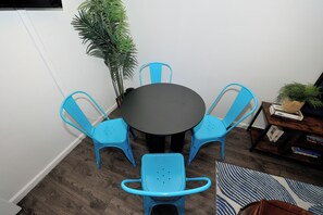 Dining - Modern 3BR Stay in Midtown West (New York)