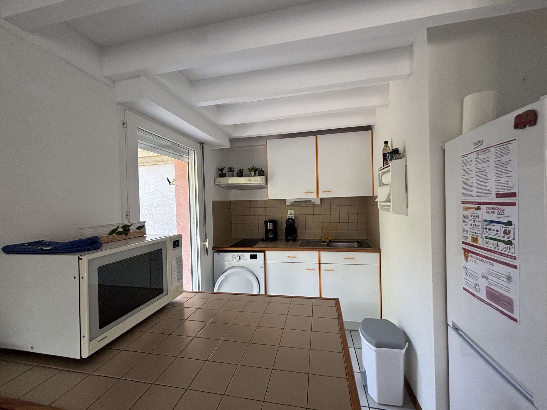 Kühlschrank, Mikrowelle, Geschirrspüler, Toaster